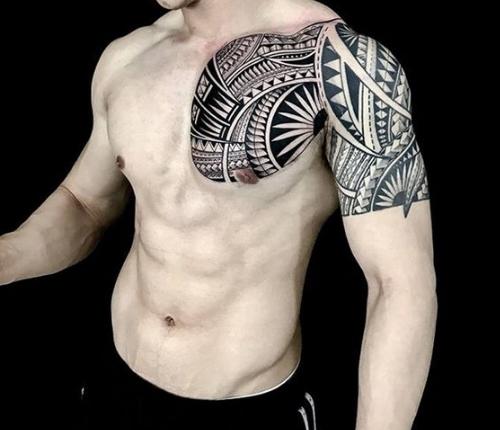 Thiết kế hình xăm ngực Maori